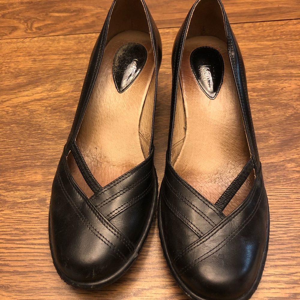 Clark’s Artisan line - Black Pumps